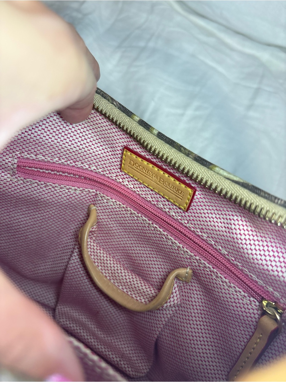 Dooney & Bourke Signature Bucket Shoulder Bag Coated Canvas. With Heart Charm - Picture 11 of 12